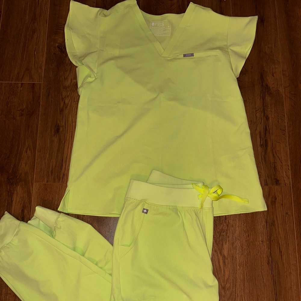 Figs Scrubs Set Size M Flutter Top and Joggers